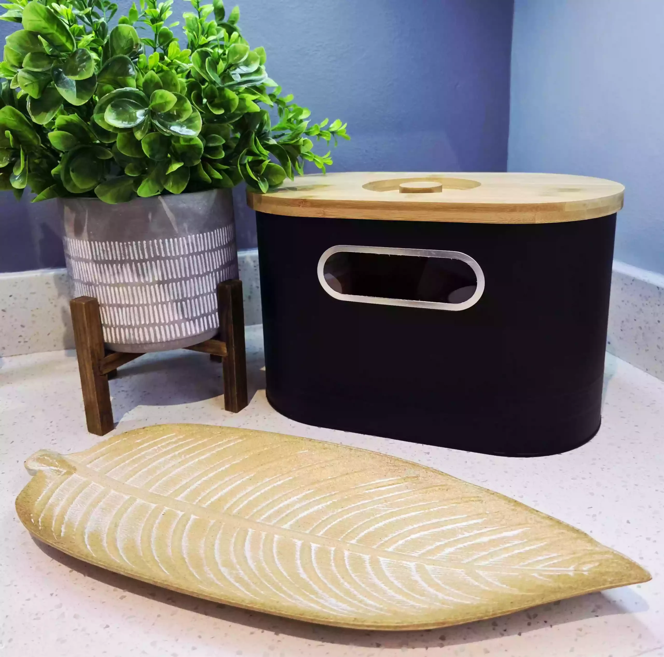 Natural Leaf-Shaped Wooden Tray - Image 2